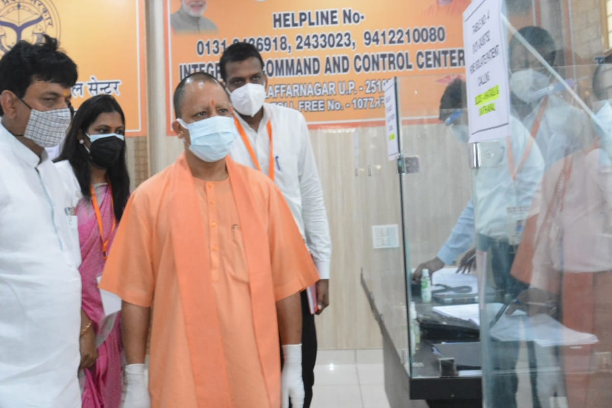Lucknow: CM inaugurates booth, said - Follow social distancing during vaccination