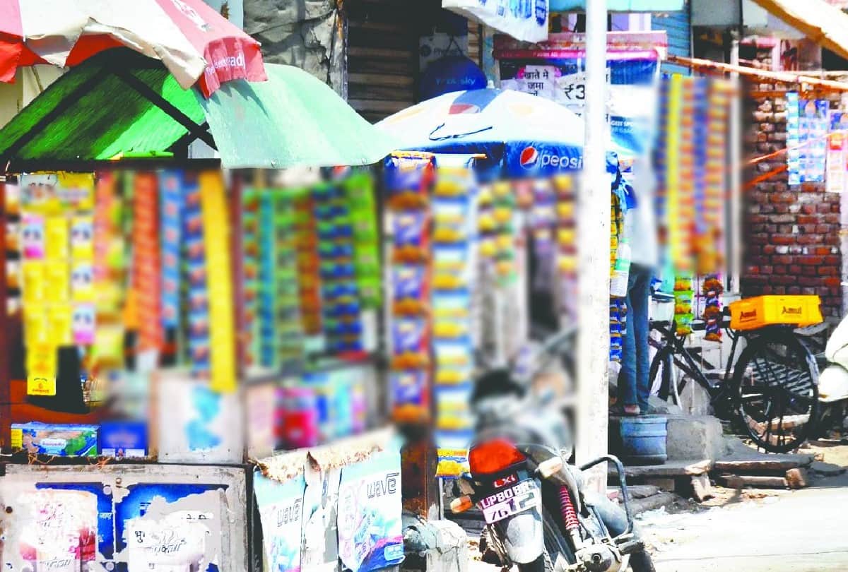 people violating corona curfew in agra