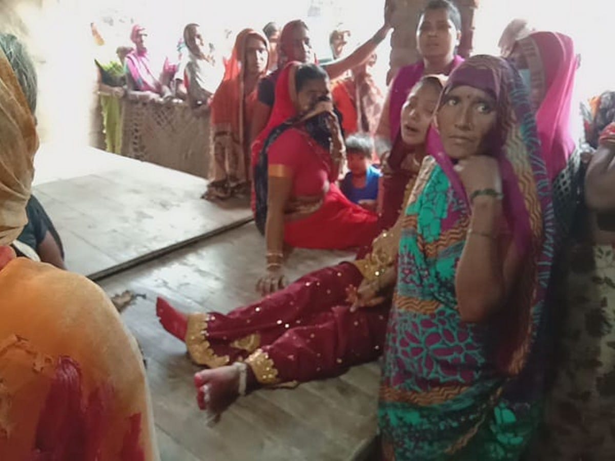 girl brutally strangled while sleeping blood in room in jaunpur