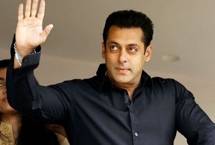 Salman Khan Birthday Special His Career Life Net Worth First Movie -  Entertainment News: Amar Ujala - Salman Khan Birthday:कभी 75 रुपये कमाने  वाले सलमान आज हैं करोड़ों के मालिक, लाइमलाइट से