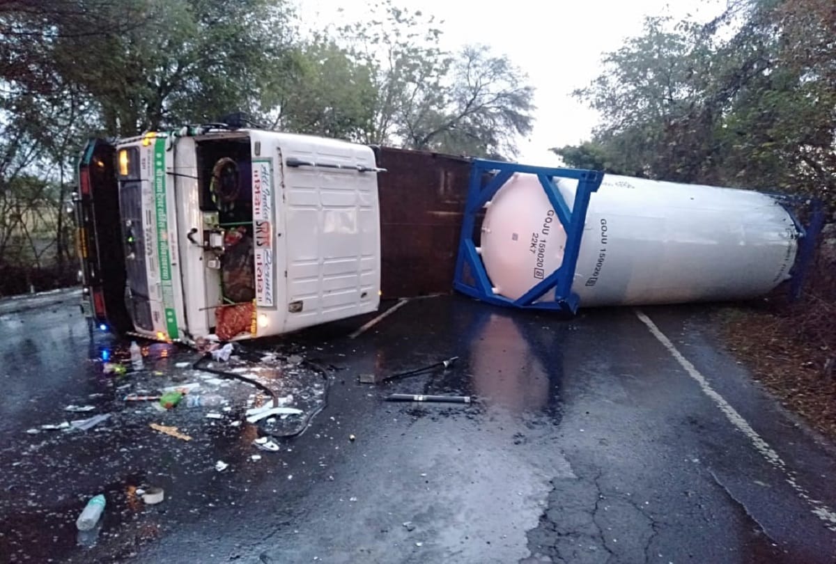 an oxygen tanker relapse in sagar district madhya pradesh tanker is going to bhopal from bokaro