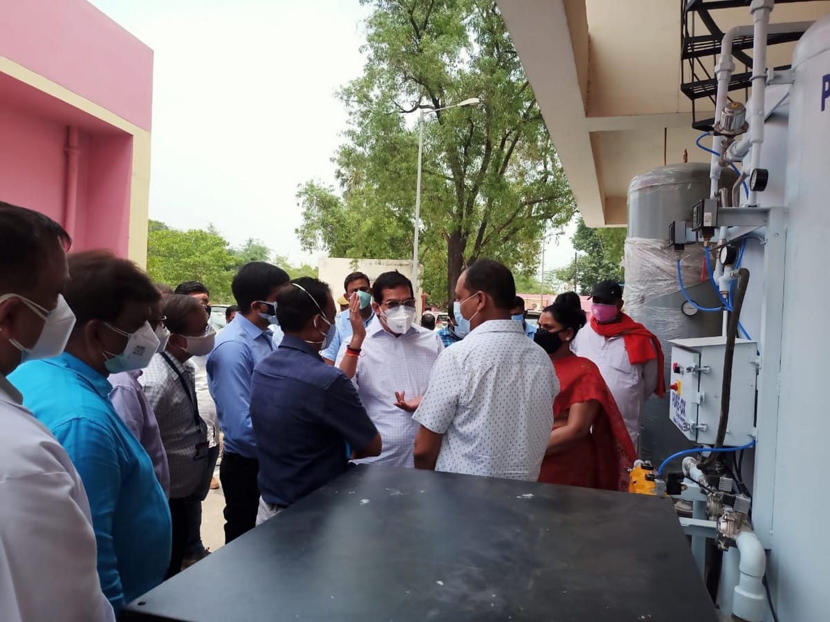 Mandlaayukt inaugurated Oxygen plant gets district hospital in Chandauli 