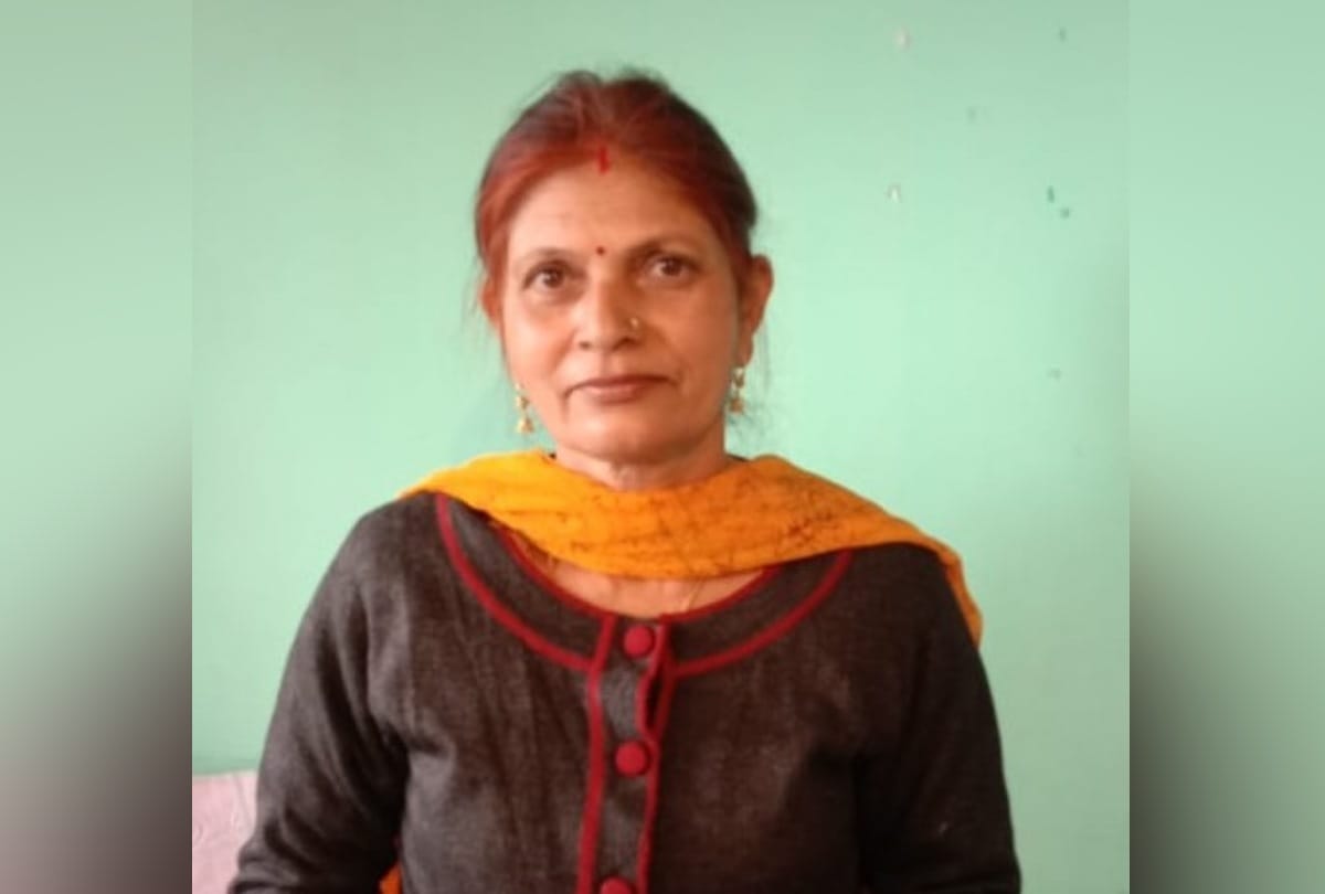 Shimla news: krishi prasar adhikari sheela guide farmers on whatsapp group