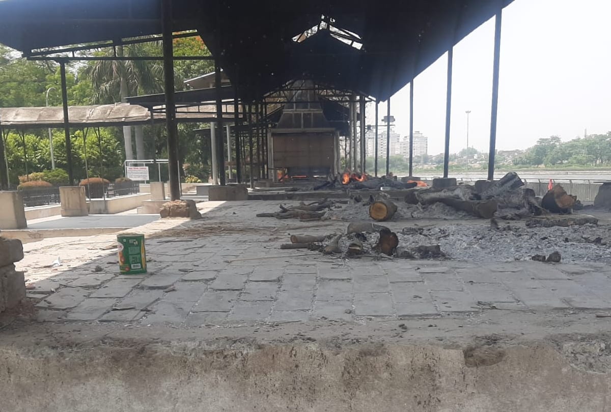 pics of changing scenario on shamshan ghat in lucknow.