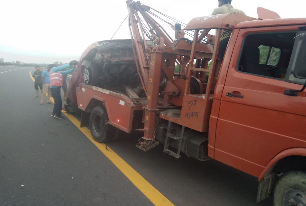 road accident in kannauj, woman died and two people injured