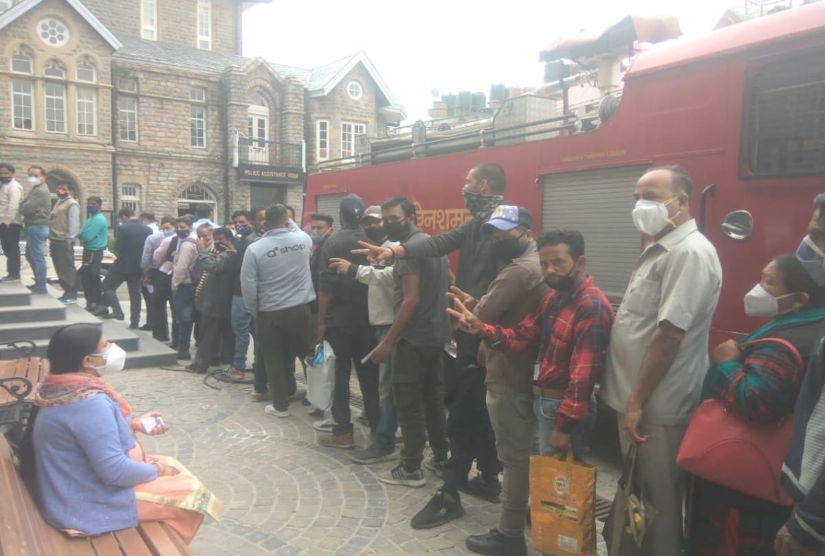 big rush at Shimla Mall Road for corona vaccination, social distancing rules not followed