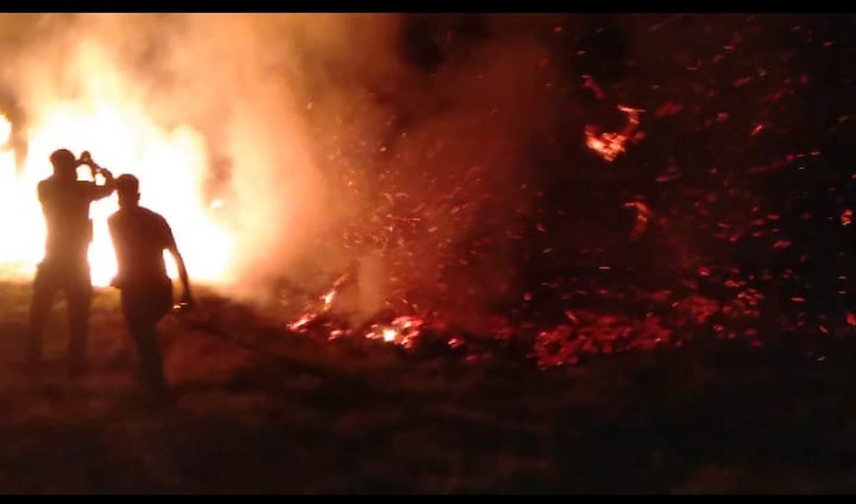 Fierce fire in Daak Bungalow campus in Jaunpur