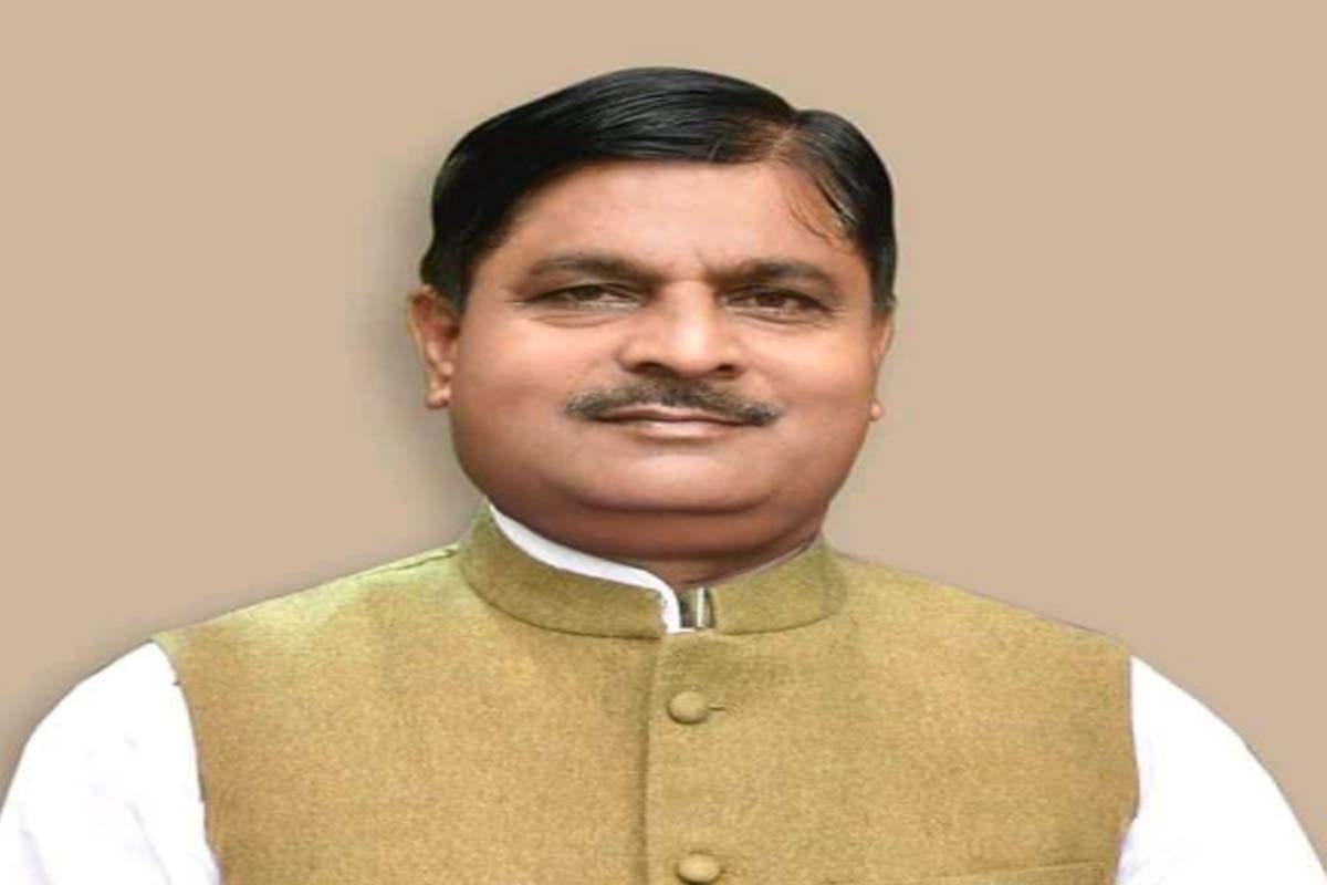 Muzaffarnagar: Minister of State for Flood Control and Revenue Vijay Kashyap dies from Corona