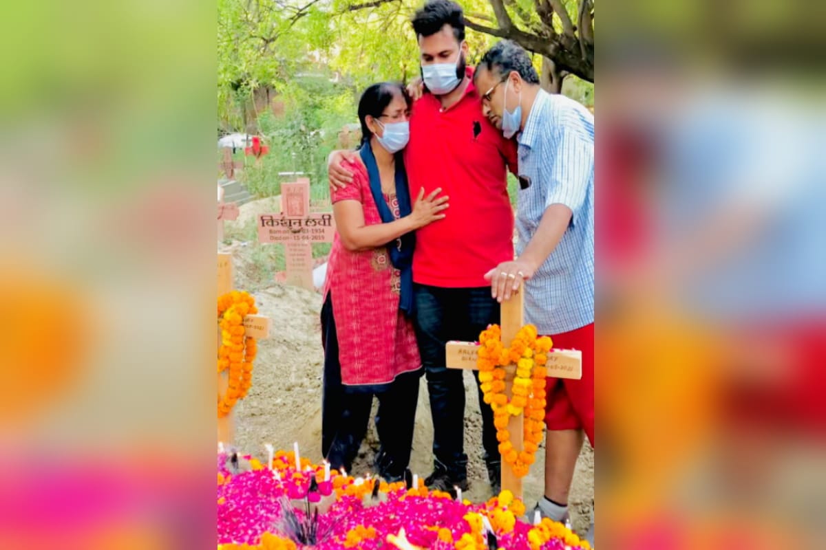 The father was preparing for the marriage of the elder daughter but both twin engineer brothers died from Corona