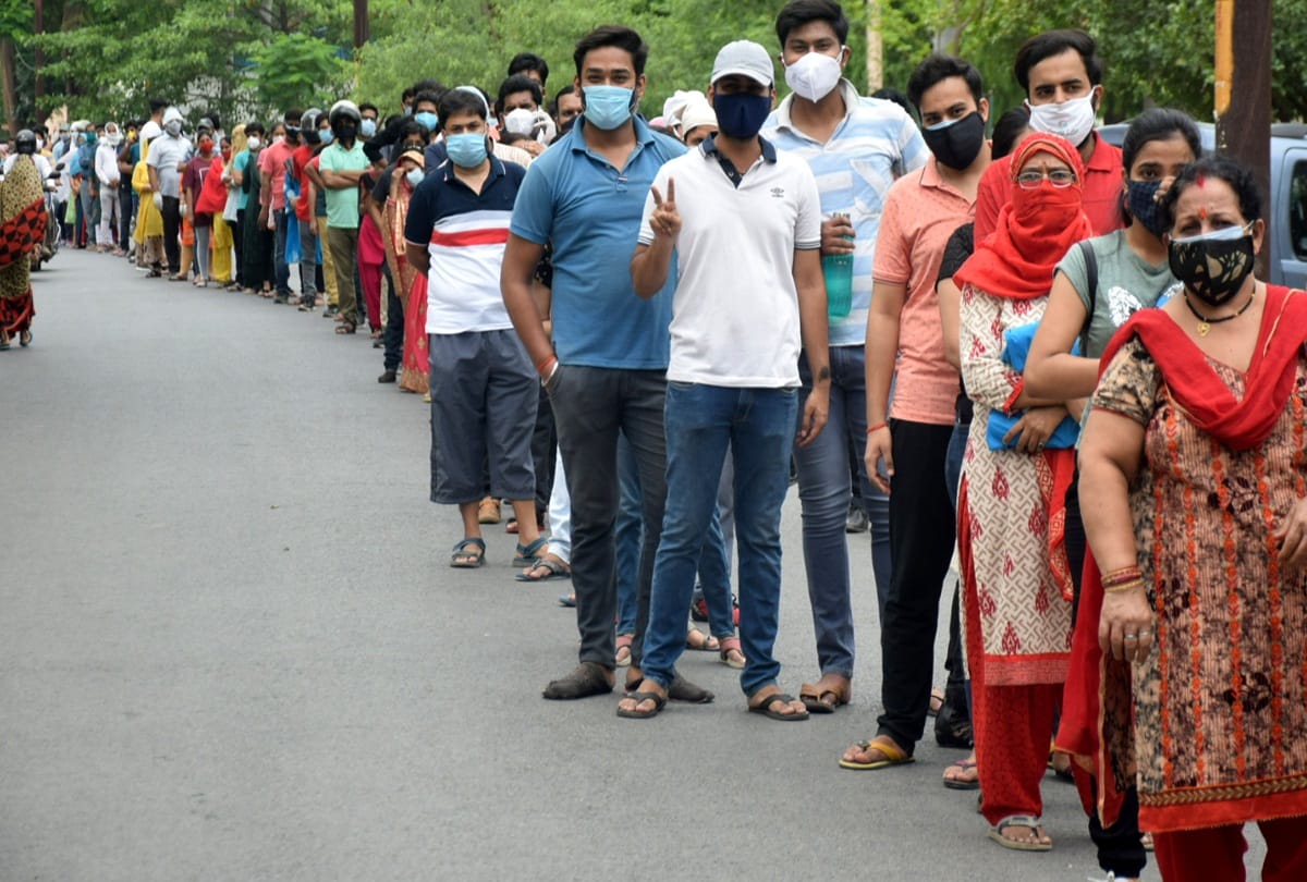 Uproar at centers for second dose of vaccine, hundreds returned by portal