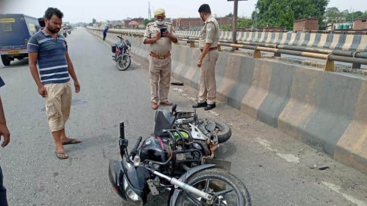 Two youth died in accident fell  from overbridge bike collided with divider in sonbhadra