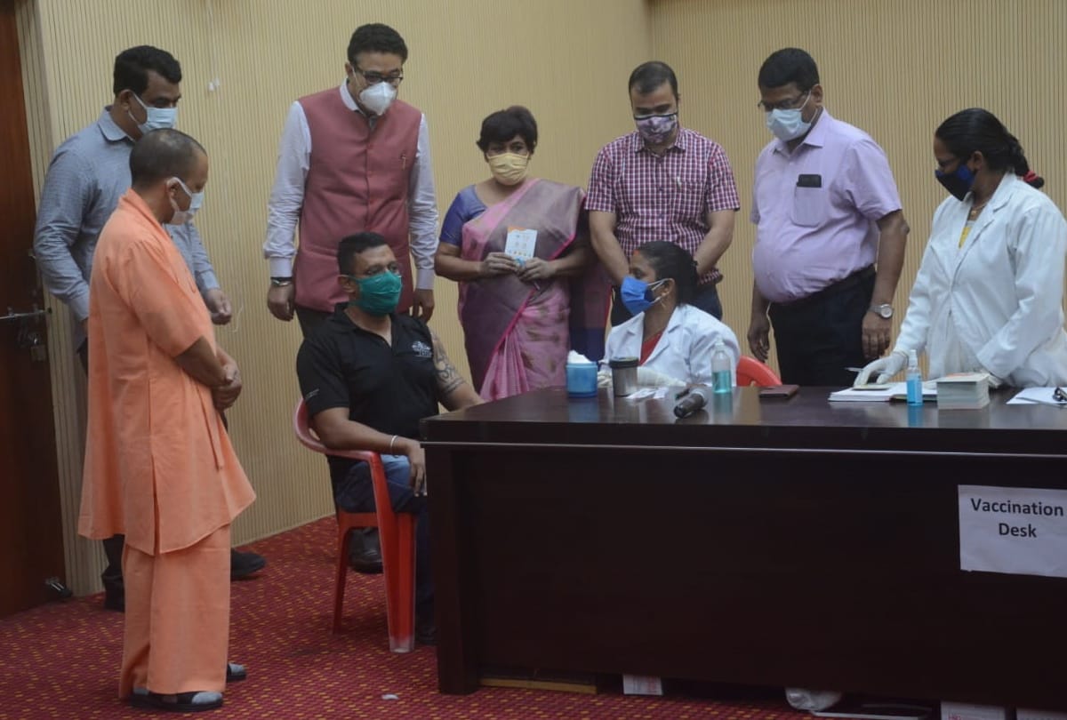 CM Yogi Adityanath visits corona vaccination camp in Lucknow.