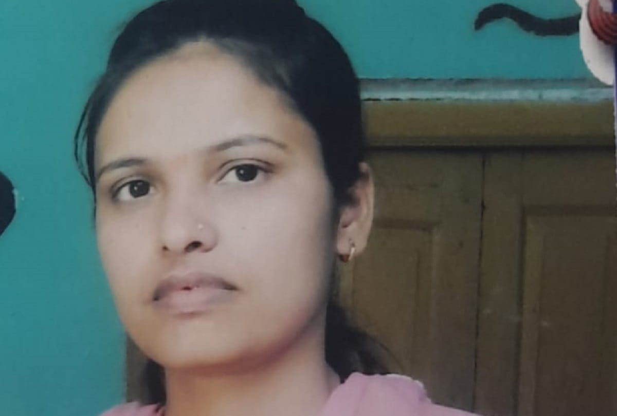 in laws gave acid to the woman in sikandrabad