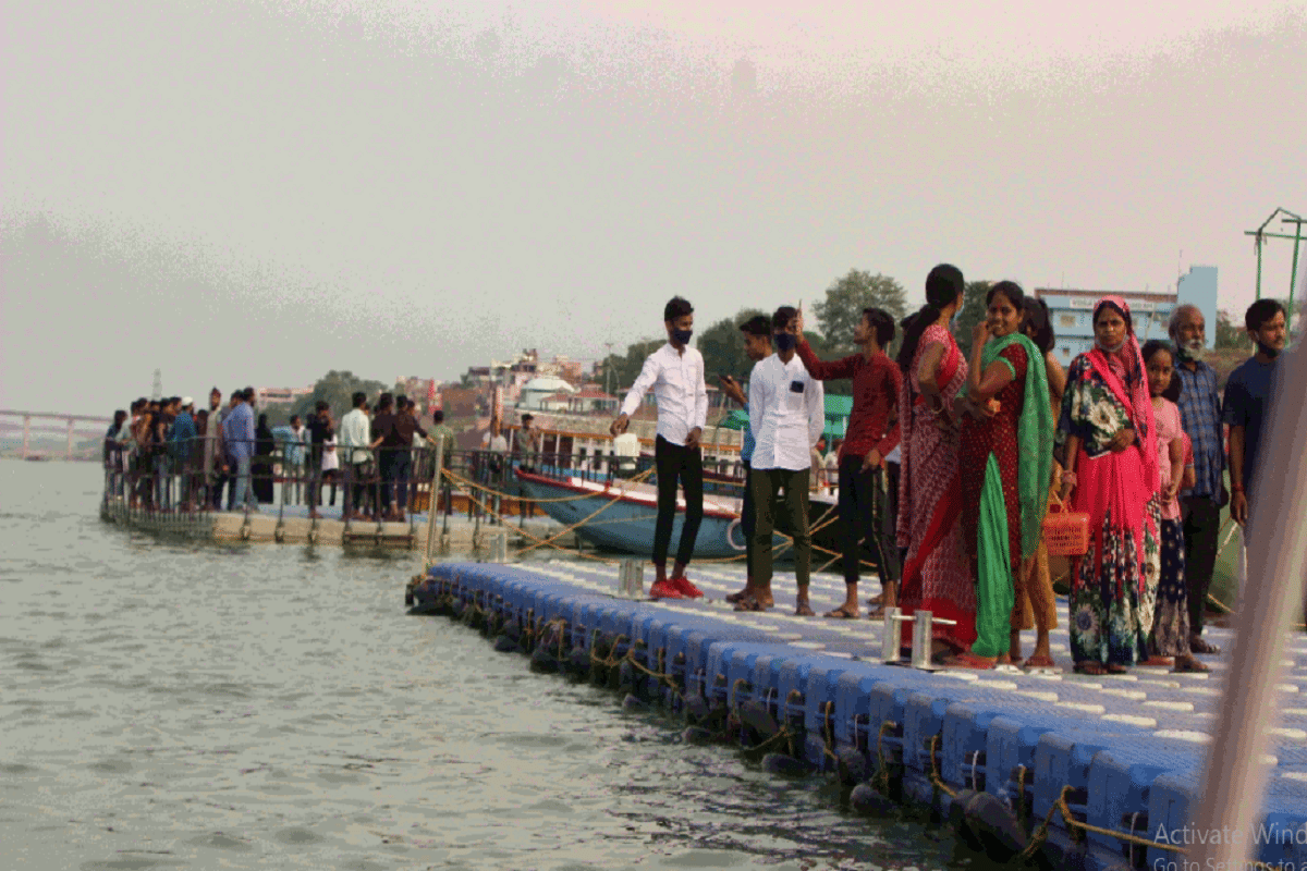 partial  lockdown rules violation on Ganga ghats in varanasi no any impact of DM Restrictions