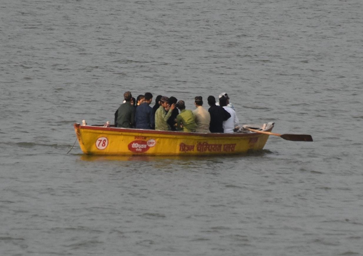 partial  lockdown rules violation on Ganga ghats in varanasi no any impact of DM Restrictions