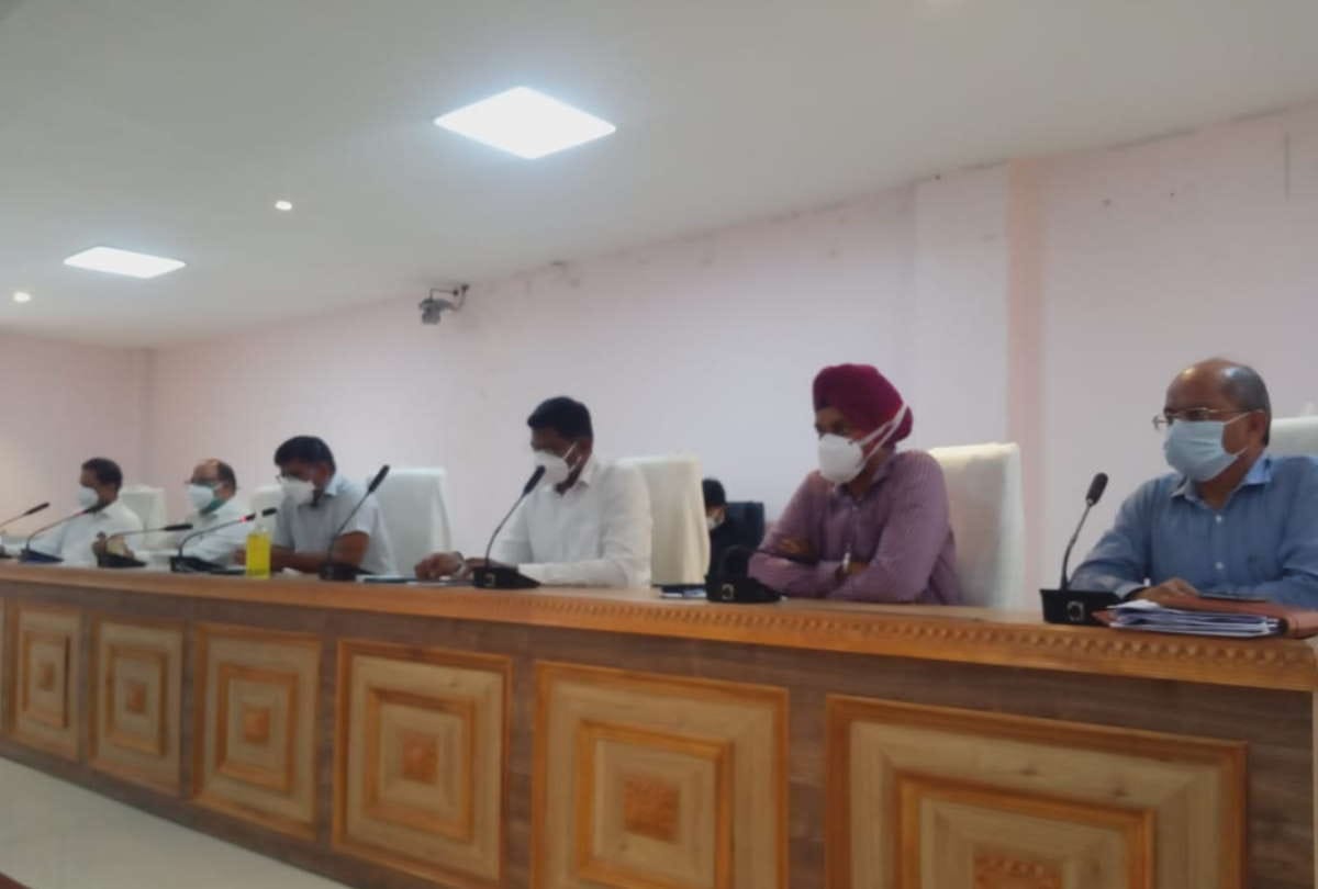 commissioner of Gorakhpur said action plan will have to be given in 24 hours to remove troubles after Covid