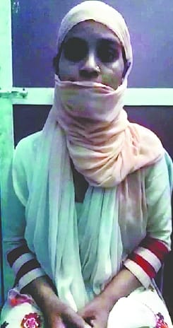 When a drunk husband beat her up, the woman sitting at the checkpost to sit