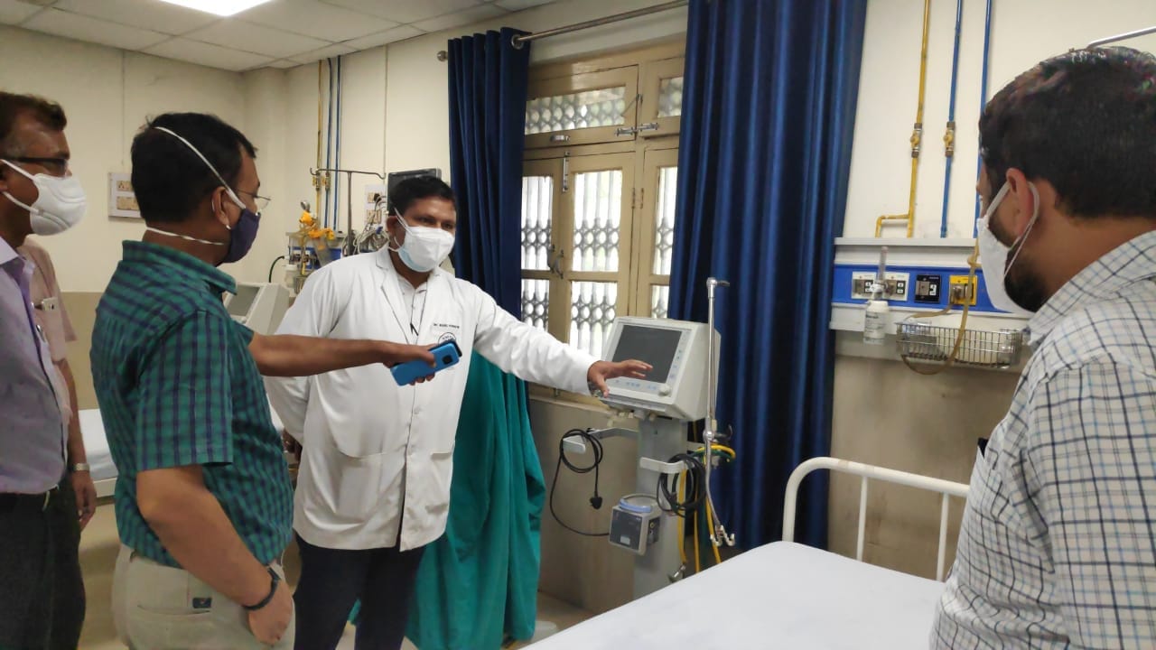 Coronavirus third wave alert varanasi commissioner and DM visit BHU hospital and know about treatment of childrens
