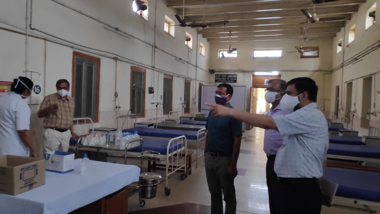 Coronavirus third wave alert varanasi commissioner and DM visit BHU hospital and know about treatment of childrens