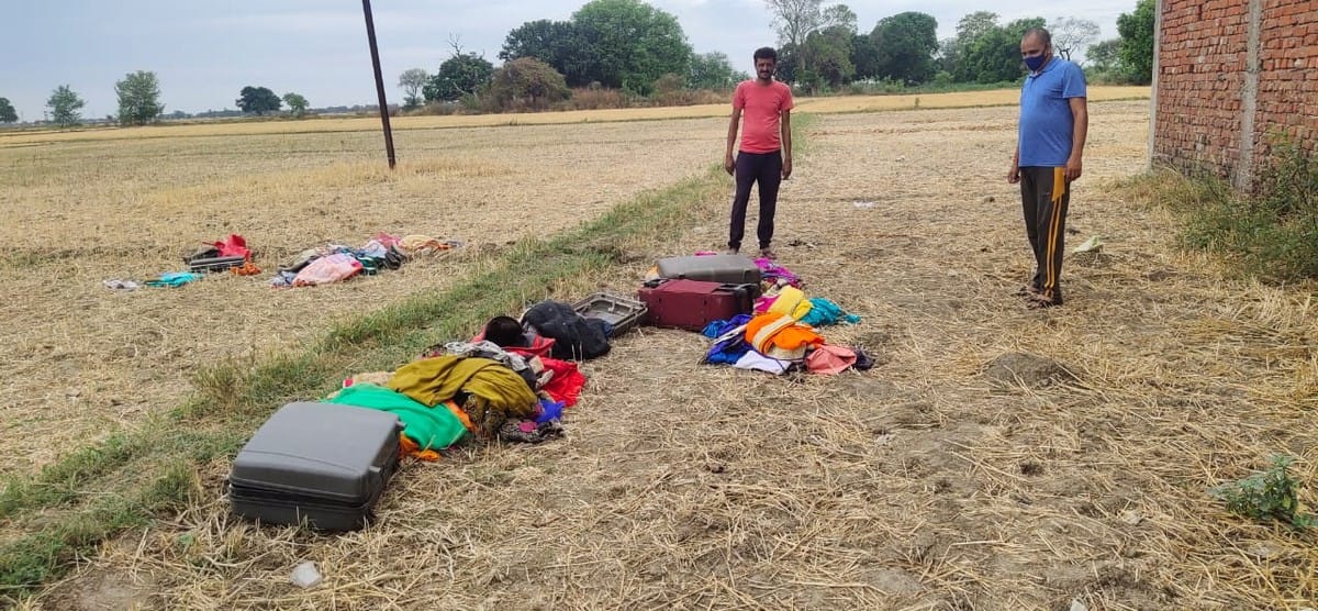 jwellery and rupees theft thieves broke through back door of house and in chandauli