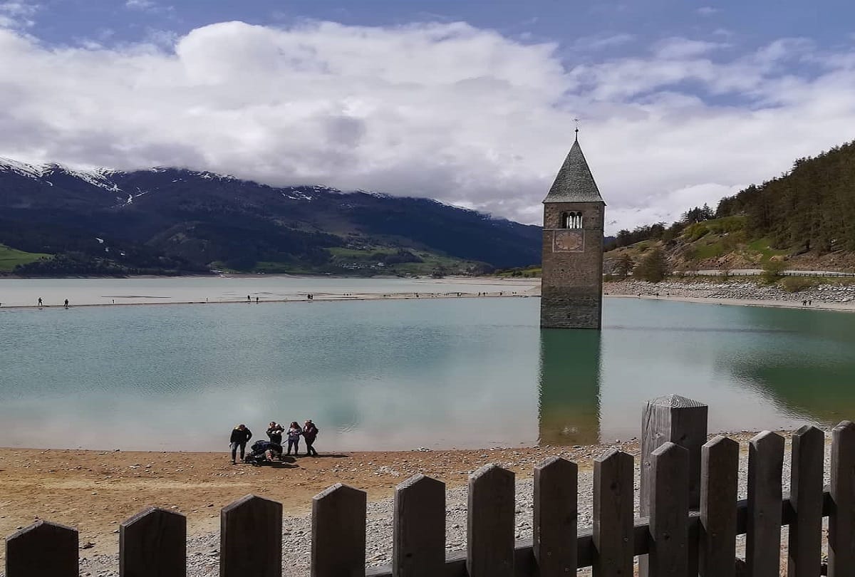 italy lost village emerges from lake after 70 years picks goes viral