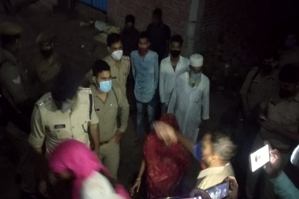 UP Crime News: A man called his wife and said, save me but many accused has killed in a village of Meerut