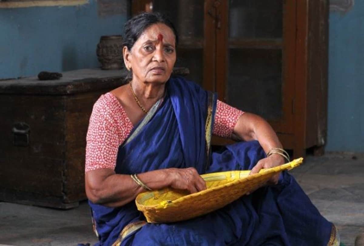 Telegu famous comedian and actress Pavala Syamala sells of awards as she is broke due to lockdown