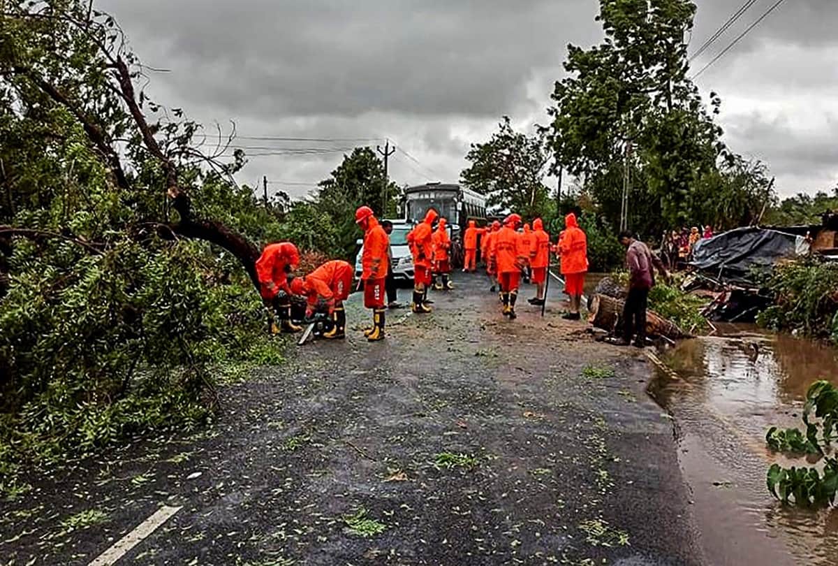 severe cyclone tauktae hit gujarat maharashtra goa and karnataka here you see the unseen pictures from cyclone
