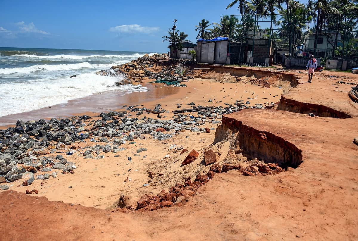 severe cyclone tauktae hit gujarat maharashtra goa and karnataka here you see the unseen pictures from cyclone
