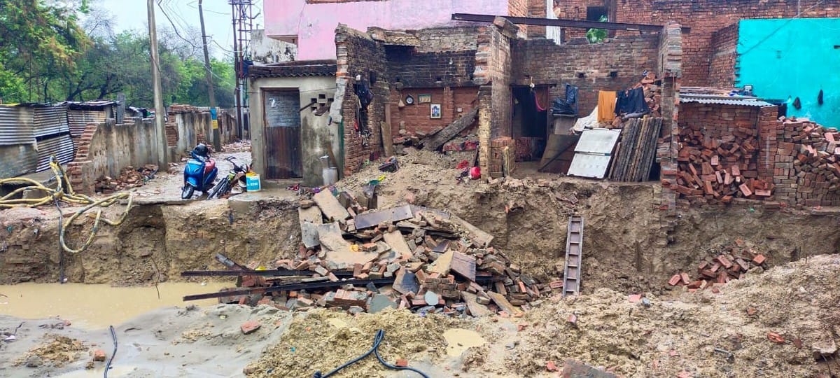 House collapsed due to rain in varanasi family member injured and one child died