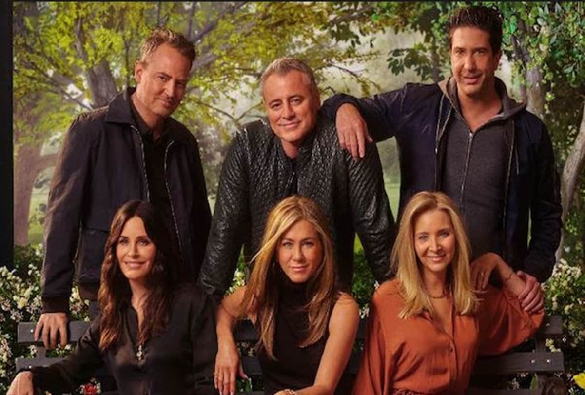 Friends reunion trailer starring jennifer aniston metthew perry and gang goes viral fans said could we be anymore excited