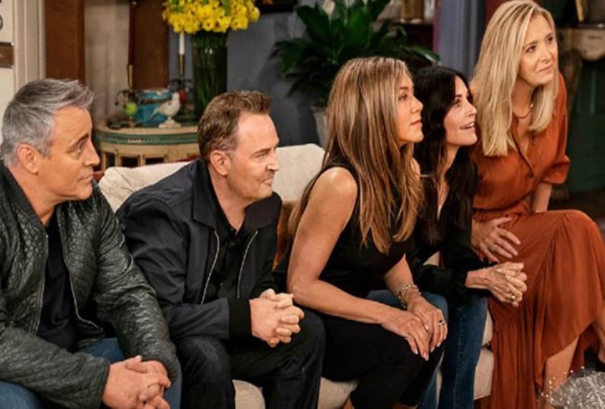 Friends reunion trailer starring jennifer aniston metthew perry and gang goes viral fans said could we be anymore excited