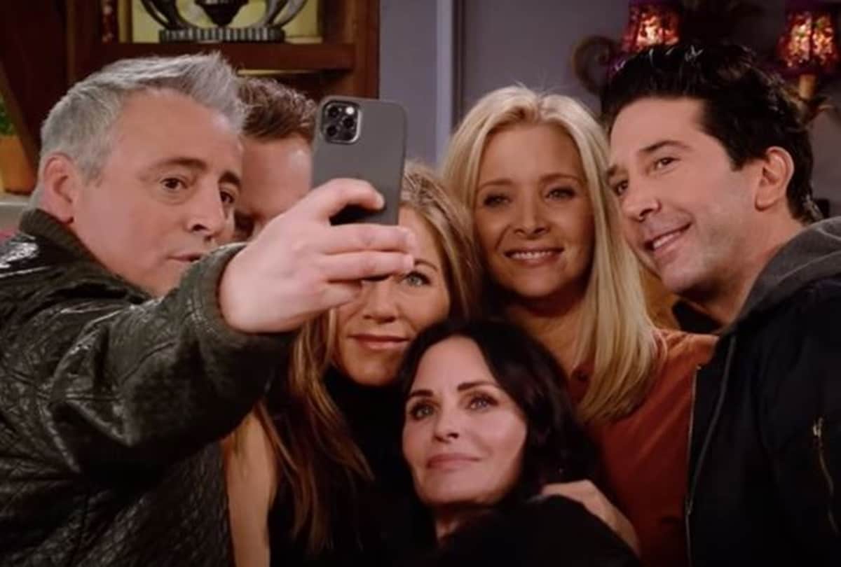 Friends reunion trailer starring jennifer aniston metthew perry and gang goes viral fans said could we be anymore excited