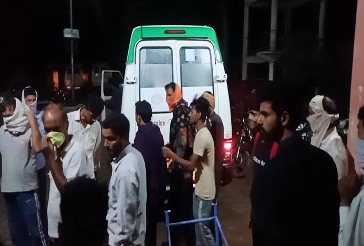 one died and two injured in road accident in hardoi