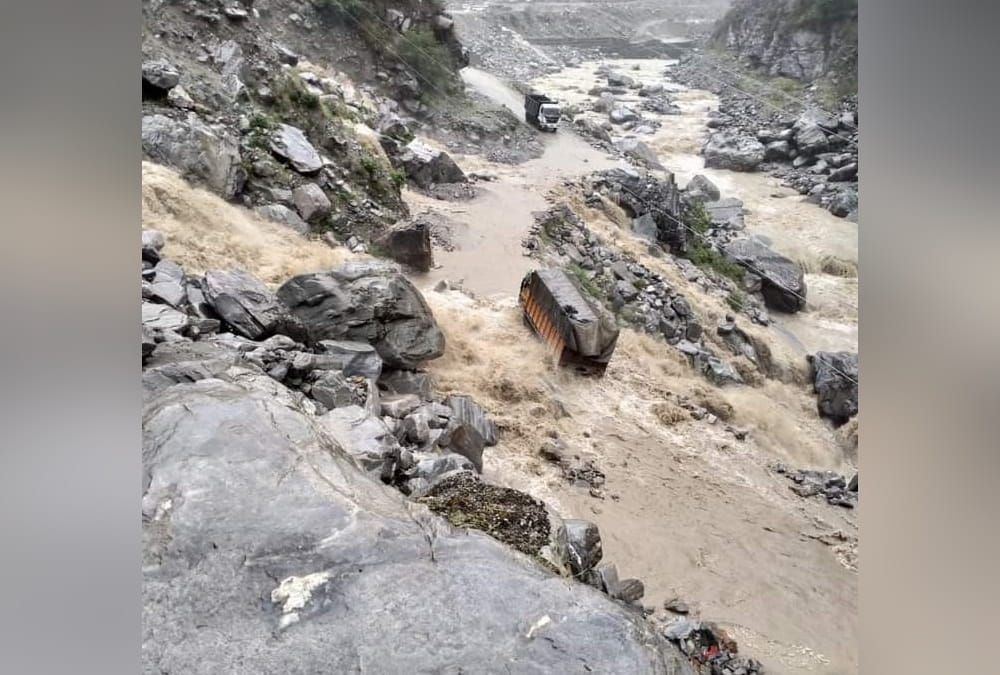 Cyclone Tauktae Effect in uttarakhand: Badrinath highway closed after heavy debris iceberg Broken in mana photos