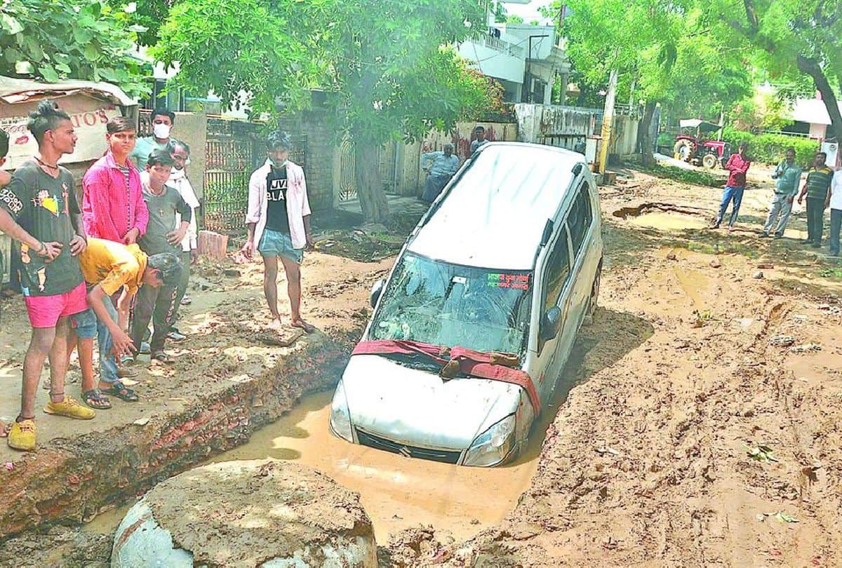 Road Collapsed After Rain In Agra Tauktae Cyclone