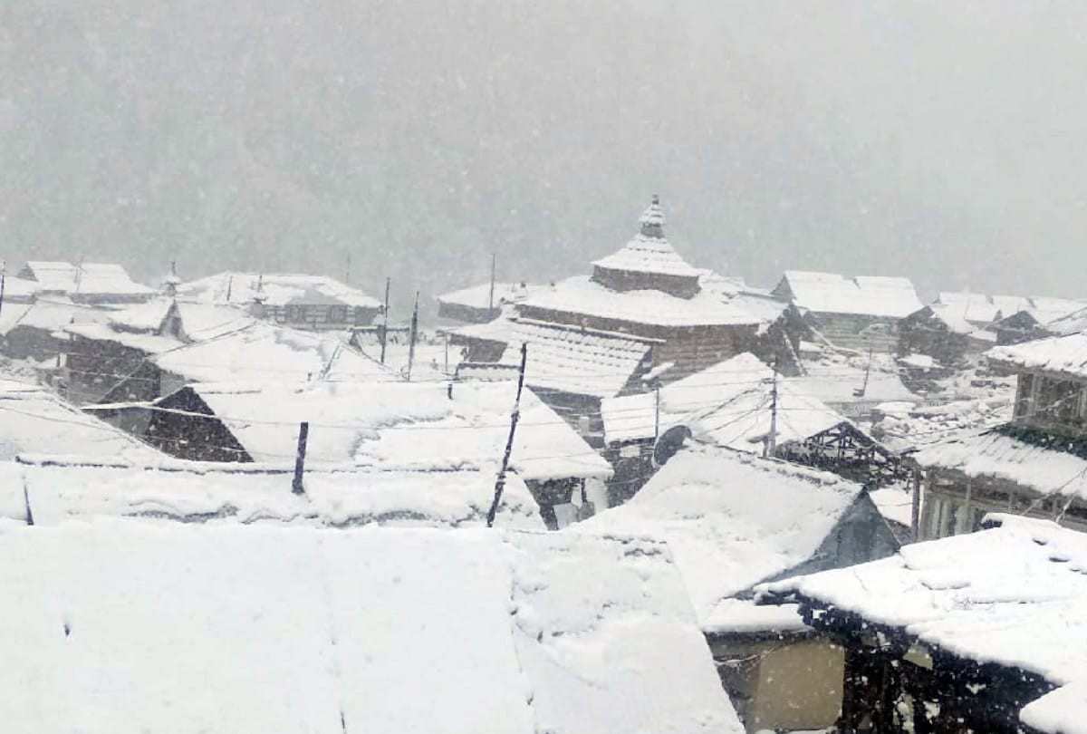 Snowfall in the upper areas of Kinnaur, Rohtang and Kunjum Pass in himachal pradesh