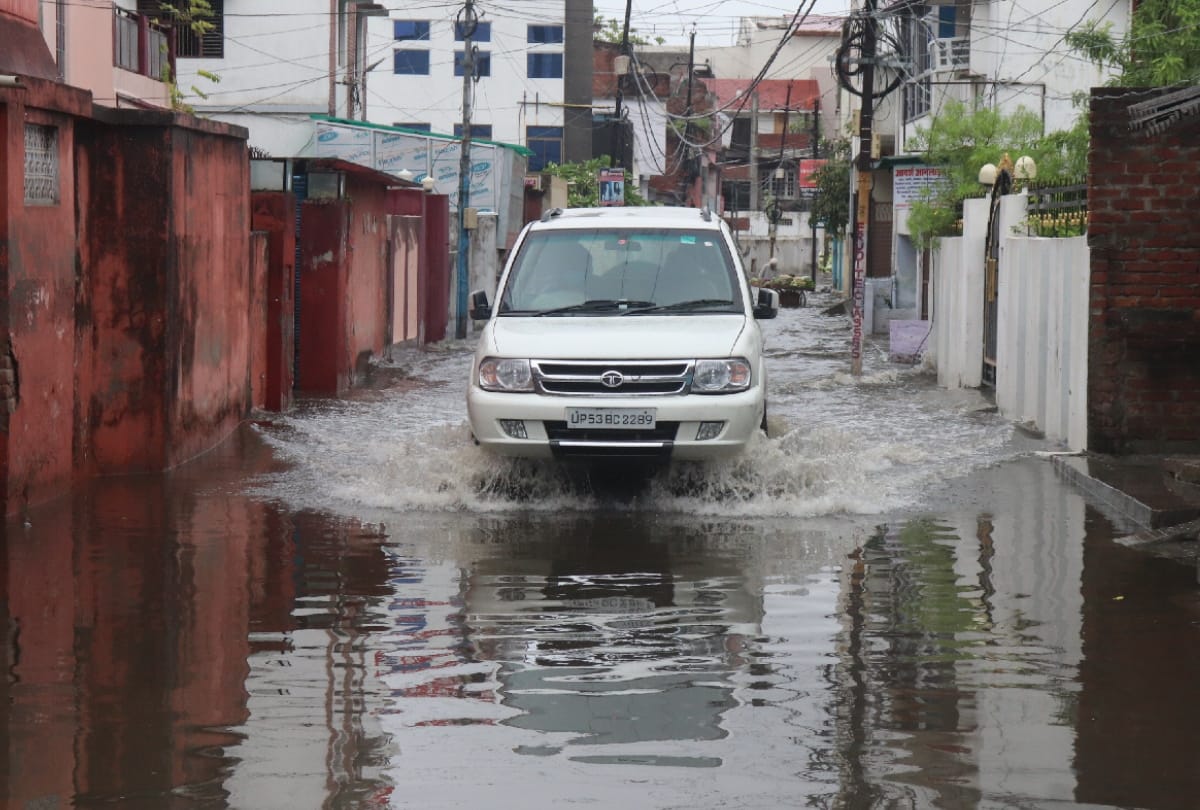 Heavy rain in gorakhpur with pre monsoon