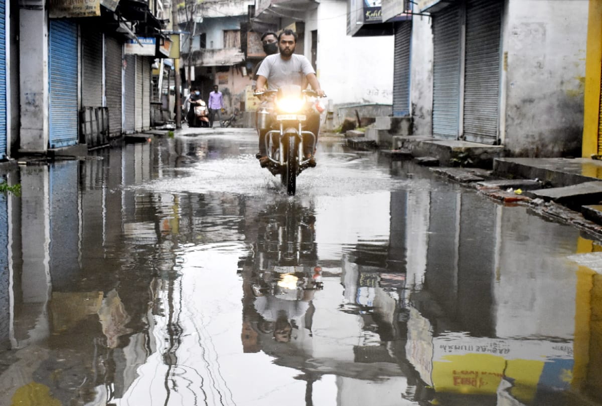 Heavy rain in gorakhpur with pre monsoon