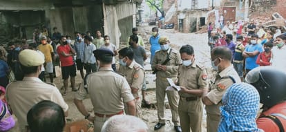 House collapsed due to rain in varanasi family member injured and one child died