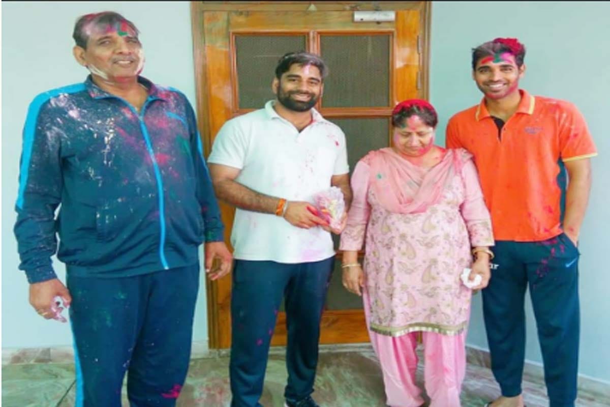 International cricketer Bhuvneshwar Kumar father died in Ganganagar Meerut,