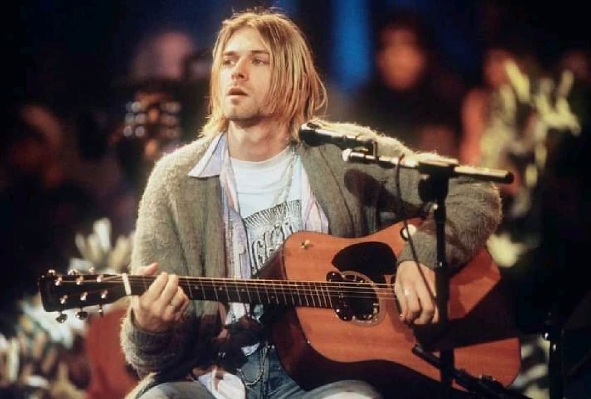 American Rockstar Kurt Cobain 6 hair auctioned in 10 lac rupees news goes viral