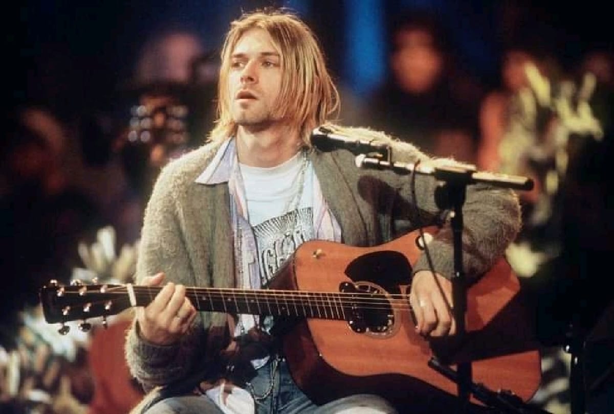 American Rockstar Kurt Cobain 6 hair auctioned in 10 lac rupees news goes viral