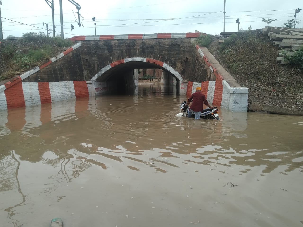 tauktae cyclone havoc in purvanchal many death in varanasi including another district and more than 20 people injured in rain related accident