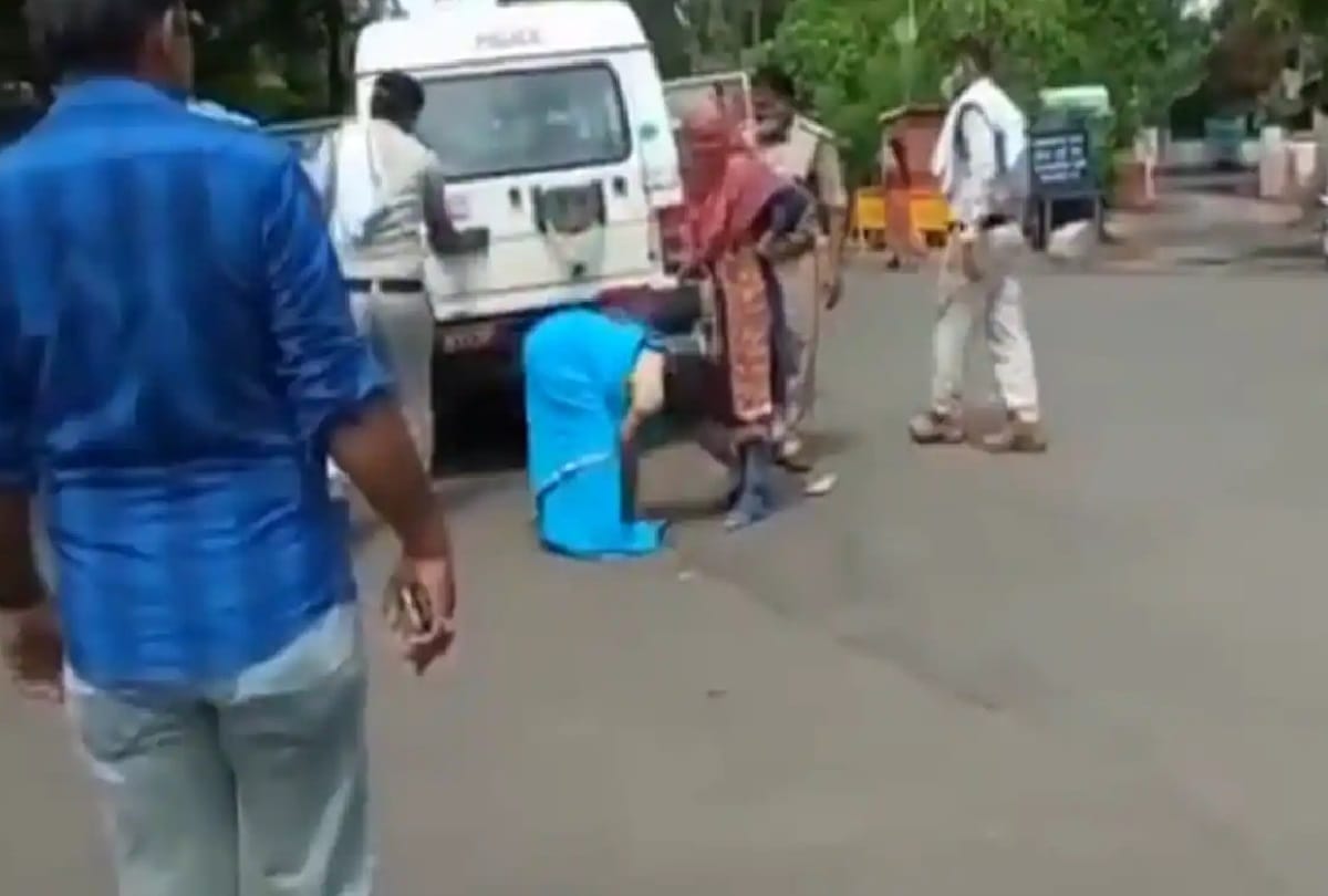 Viral Video Woman Brutally Kicked Punched By Cops in Madhya Pradesh sagar district For Not Wearing Mask