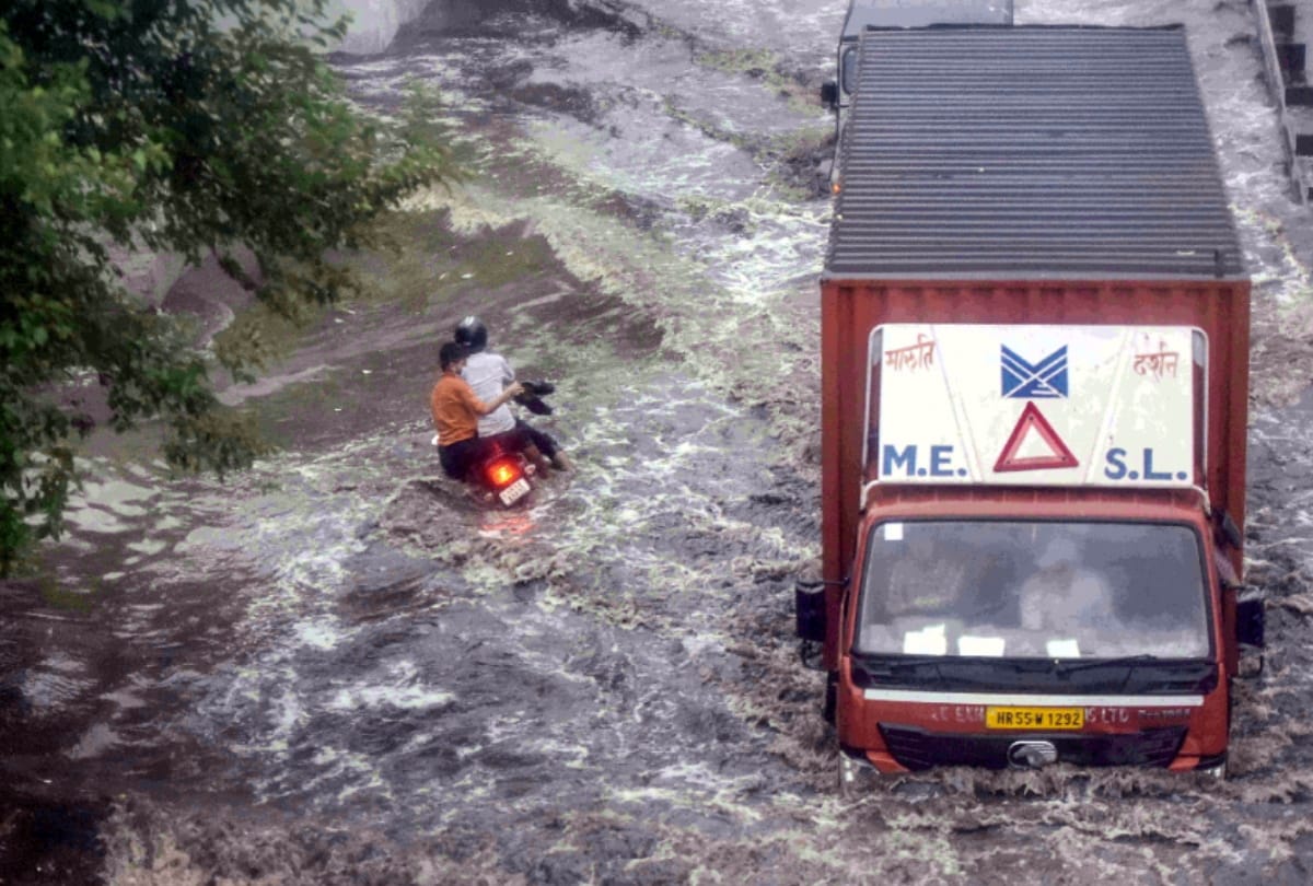 taukte effect in delhi ncr rain continuous from wednesday water logging