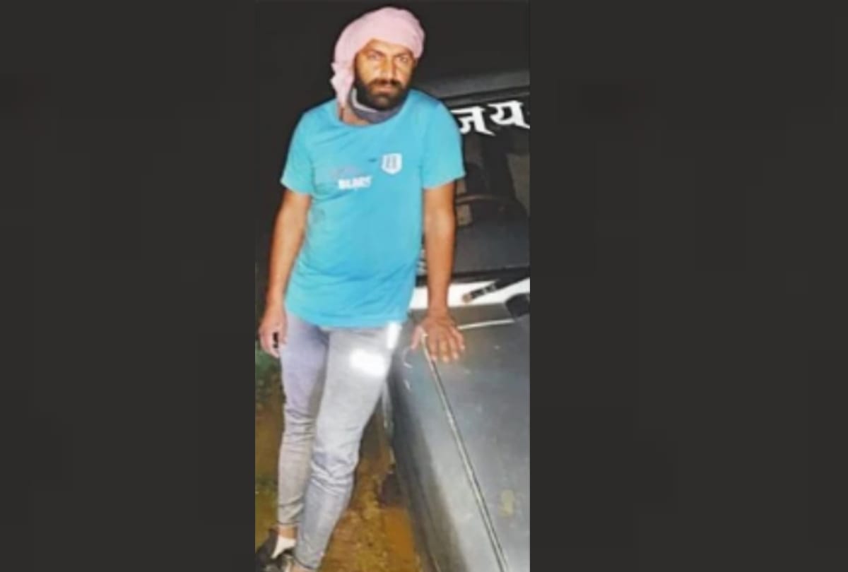Lakshman award winner player Sanish Mani Mishra drives car for money.
