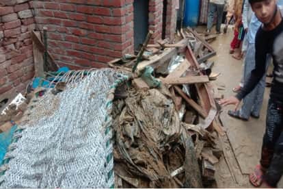 शामली में छत गिरने से हादसा हो गया।