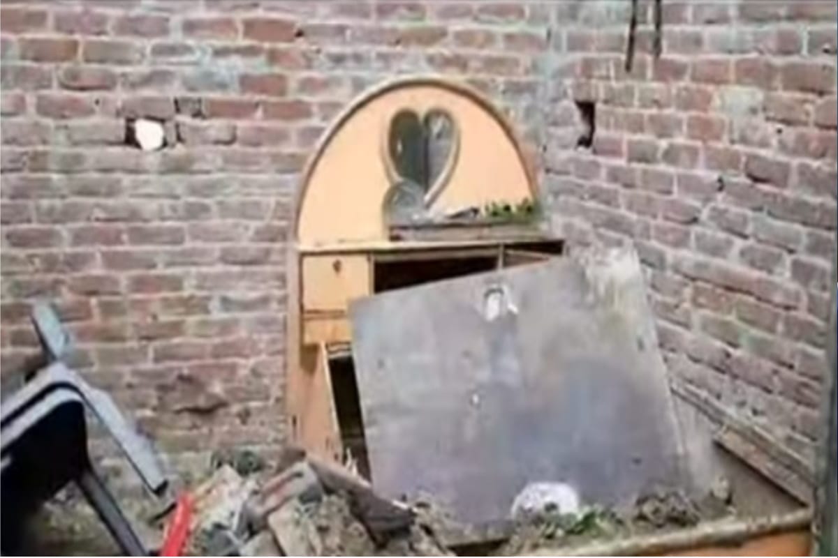 Rain in UP: Three children including mother have died of roof fall in Shamli and see photos