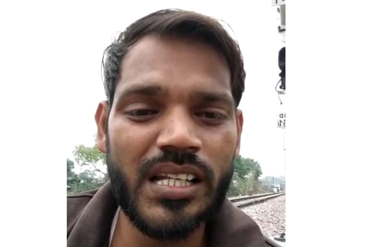 a man commits suicide in beniganj kotwali in Ayodhya.